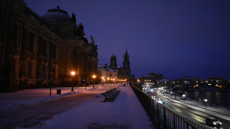 Wintergewitter deckte Dresden in "weißen Mantel"  Donnerstagmorgen - Foto: MeiDresden.de