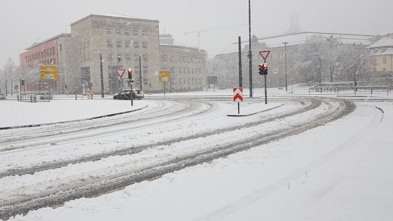 Dresden. Starker Schneefall und dazu Sturm, das war das Bild welches sich am Samstagmorgen in Sachsen bot.  Foto: MeiDresden.de