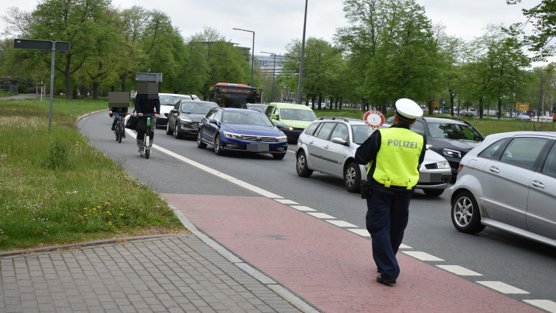 "Respekt durch Rücksicht" - Polizeikontrollen an Plätzen in der Innenstadt  Archiv Foto: © MeiDresden.de