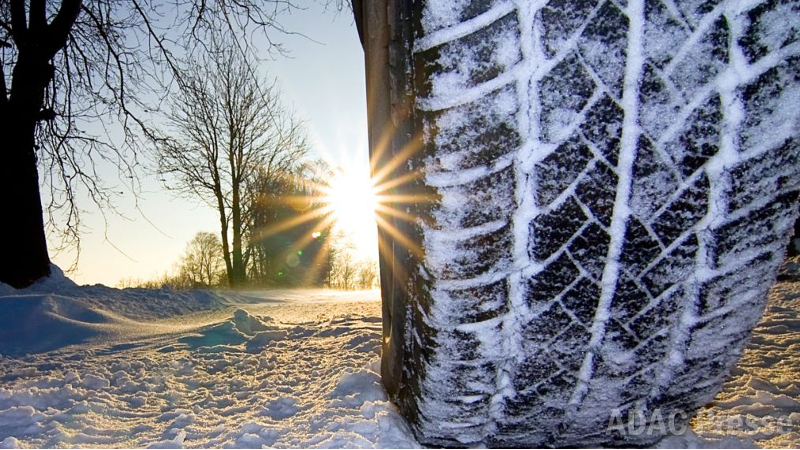 Der ADAC Sachsen gibt Tipps zum Fahren bei Schnee  -Winterreifen ©ADAC