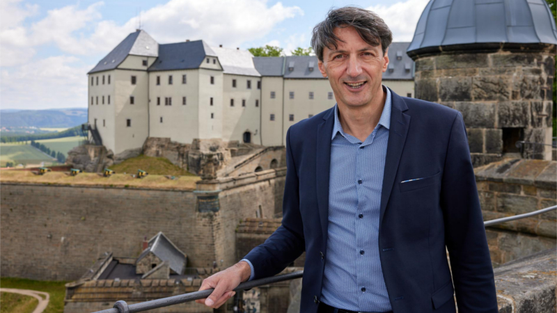 Dr. André Thieme, Geschäftsführer der Festung Königstein, freut sich auf ein spannendes Festungsjahr, ©Marko Förster/Festung Königstein gGmbH