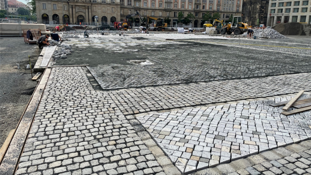 Baustelle am Altmarkt mit Konturen des mittelalterlichen Rathauses ©Straßen- und Tiefbauamt