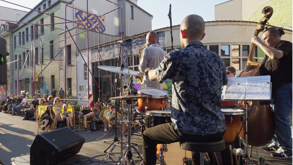 Am 24. Juni feierte der riesa efau die Eröffnung von weiteren Oasen in der Friedrichstadt und lud Bewohnende und Interessierte herzlich ein. ©Andreas Seeliger