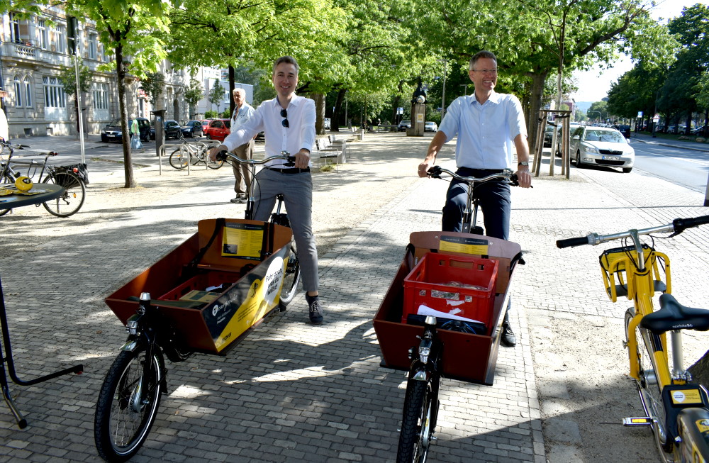 Dresdens Verkehrsbürgermeister Stephan Kühn und DVB-Vorstand Andreas Hemmersbach  Foto: © MeiDresden.de/Mike Schiller