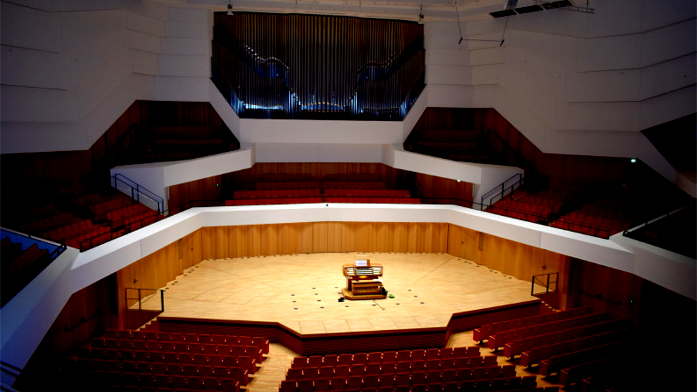 Mit Bus und Bahn zur Dresdner Philharmonie im Kulturpalast anreisen ©MeiDresden.de