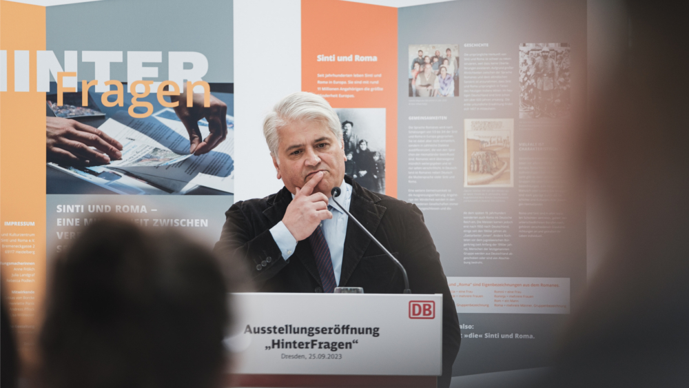 Dr. Mehmet Daimagüler, Beauftragter der Bundesregierung gegen Antiziganismus und für das Leben der Sinti und Roma in Deutschland ©DB AG Tine Jurtz