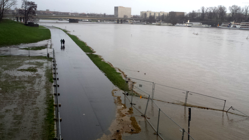 Hochwwassersituation in Dresden ist angespannt, für Mittwoch wird ein Wasserstand von 6 Meter erwartet ©MeiDresden.de