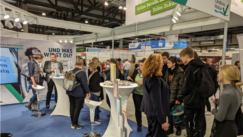 Gut besucht war der Stand des Landratsamtes und der Beruflichen Schulzentren auf der KarriereStart 2023  ©Landratsamt Meißen