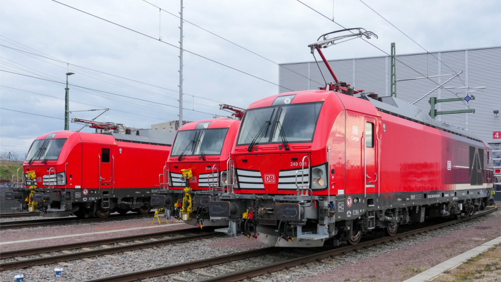 Neue Hybrid Lok für den Einsatz bei DB Cargo -  Diese Lok kann einfach zwischen elektrischem und Dieselantrieb wechseln ©Deutsche Bahn AG / Oliver Lang 