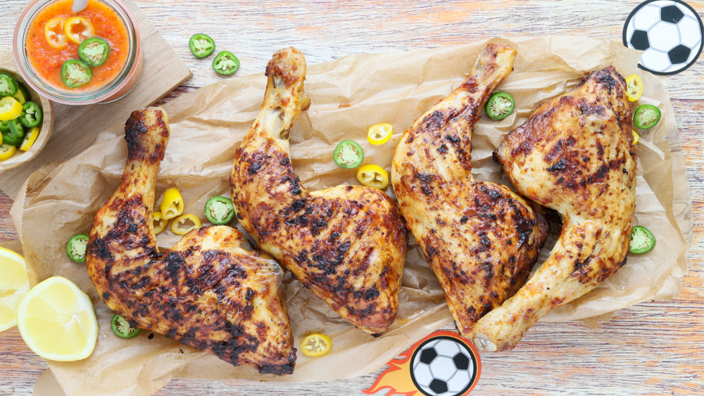 Schnelle und leckere Fingerfood-Snacks mit Geflügel wie hier die Piri Piri Hähnchenschenkel vom Grill sind bei der Fußball-EM die erste Wahl. Foto: DJD/wwwdeutsches-geflügelde