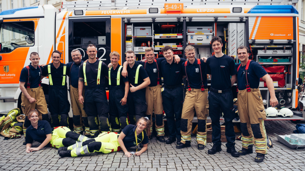 Unter dem Motto #gemeinsamstark arbeiteten Auszubildende Brandmeister und Notfallsanitäterinnen aus Leipzig und Dresden eng zusammen. © Feuerwehr Dresden 