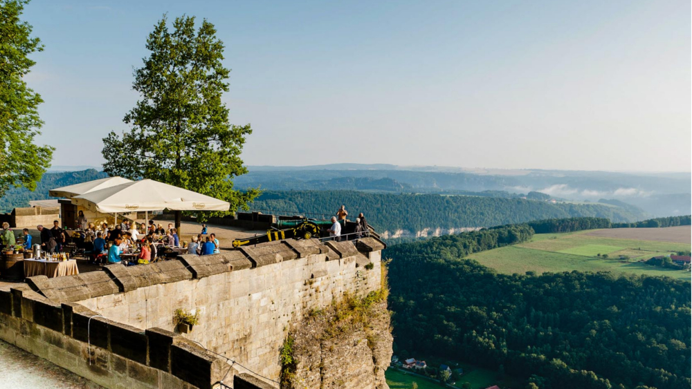 Auf dem Blitzeichenplateau ist die Aussicht grandios. © Matthias Hultsch/Festung Königstein gGmbH. 
