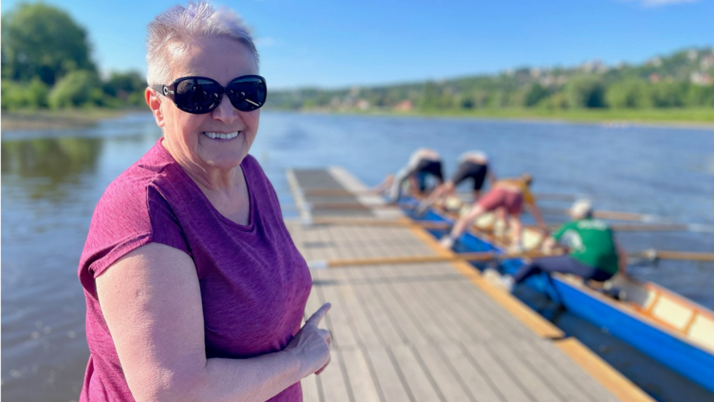 Barbara Hauptmann vom Patientenbeirat des Uniklinikums organisiert wie jedes Jahr auch dieses Mal das Patientenboot, das zur Regatta startet. ©UKD/Nora Domschke