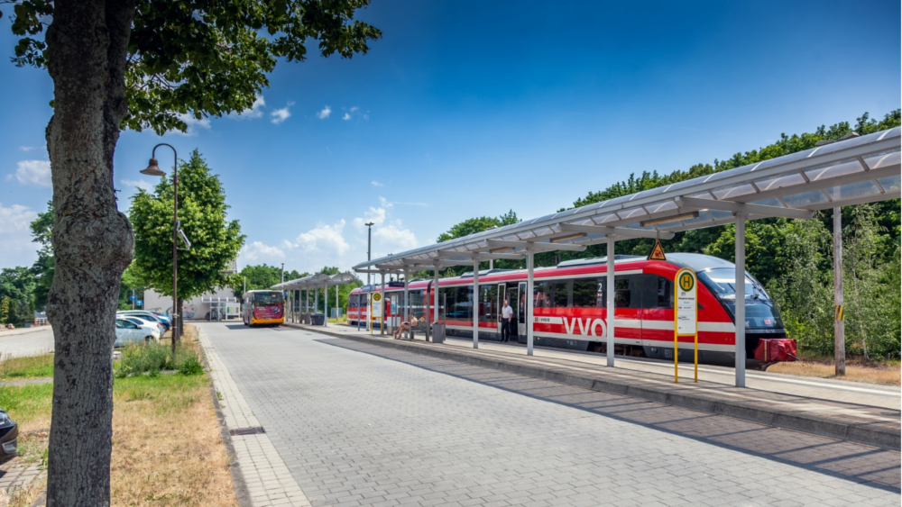 Bus und Zug in Königsbrück © Lars Neumann