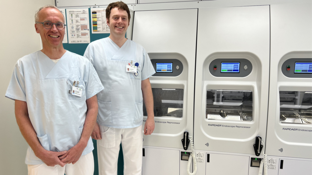 Chefarzt PD Dr. med. habil. Bödeker und Bereichsleiter Maik Wenke freuen sich über die neue Technik. © Krankenhaus St. Joseph-Stift Dresden