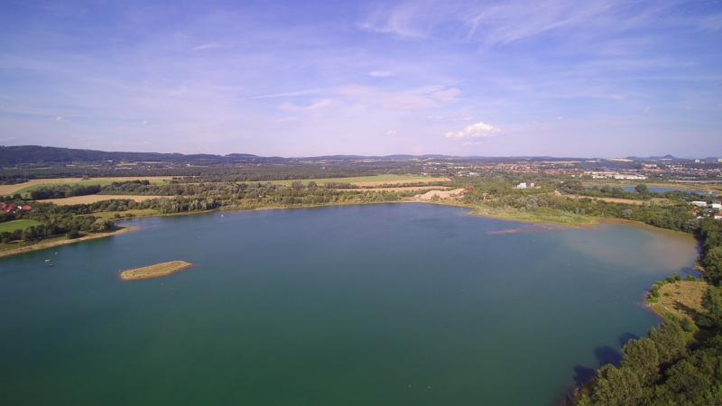 Vorsicht beim Baden in Flüssen, Bächen, Kiesseen und Brunnen  ©Tom SPoint (Pixabay)