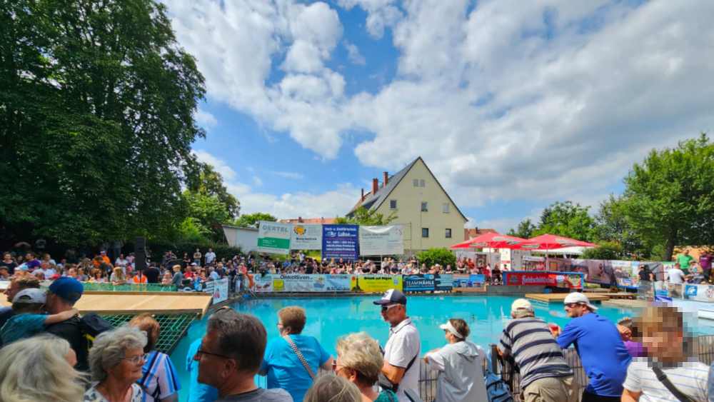 Jung und alt fieberten am Wochenende gemeinsam mit, wer mit seinem Gefährt am weitesten kommt ©MT