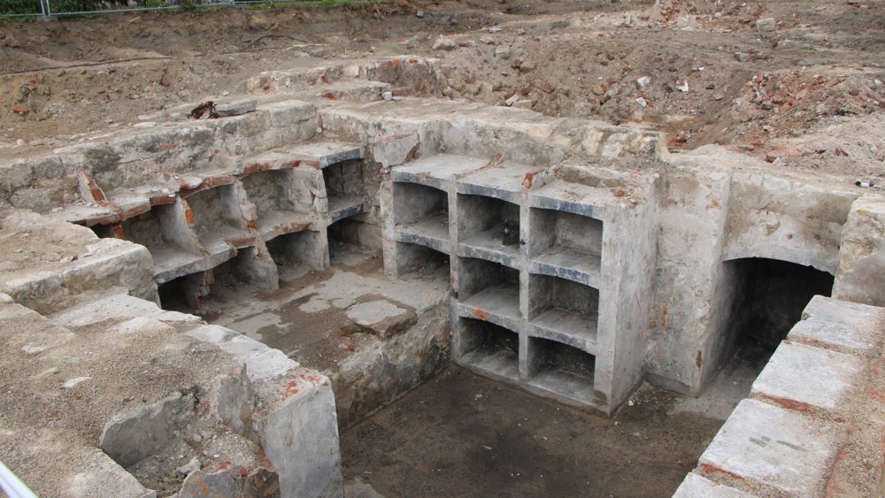 Freigelegter Keller mit Wandnischen ©Landesamt für Archäologie Sachsen/ Cornelia Rupp