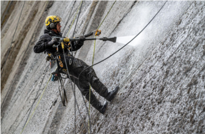 Bei den Arbeiten wird besonderer Wert auf ein nachhaltiges Vorgehen gelegt: Das Wasser kommt aus dem Staubecken und der Strom vom Wasserkraftwerk der Staumauer ©Talsperrenbetrieb Sachsen-Anhalt