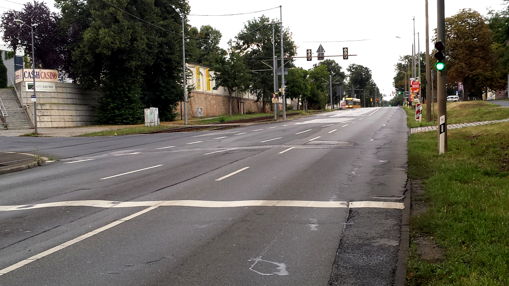 Neuer Radfahstreifen auf der Königsbrücker zwischen Fabricestraße und Hermann Mende Straße entsteht ©MeiDresden.de