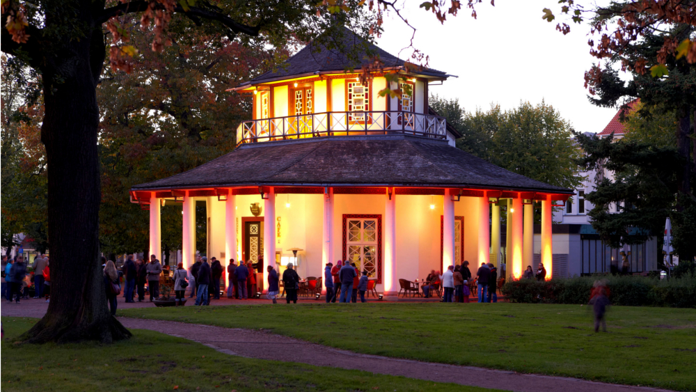 Lichtinstallationen, Livekonzerte und vieles mehr gibt es bei den Kulturnächten in Bad Doberan und Klütz zu sehen.   DJD/wwwostseeferiende/TI Bad Doderan/Grundner