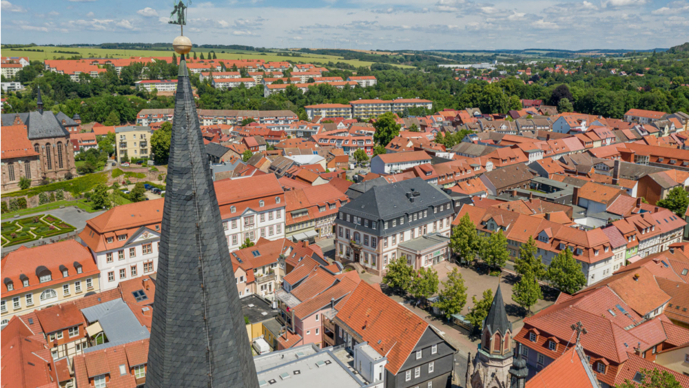 Das sehenswerte Heilbad Heiligenstadt in Thüringen wird während des Deutschen Wandertages zur "Wanderhauptstadt". Foto: DJD/www.dwt2024.de/Alexander Franke