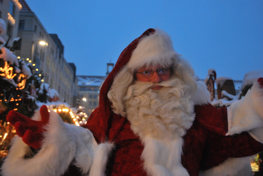 Steffen Urban als Weihnachtsmann auf dem Striezelmarkt in Dresden   Foto: © MeiDresden.de