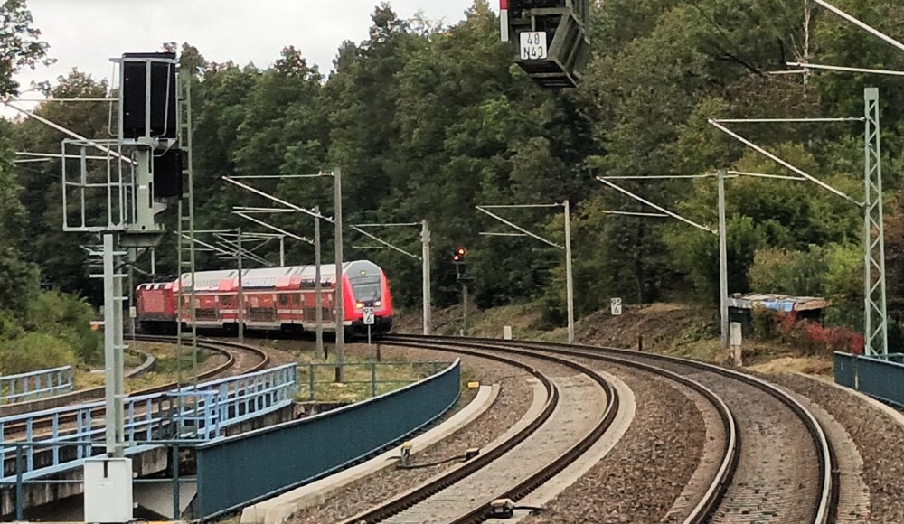 SBahn S2 kurz vor dem haltepunkt Dresden-Klotzsche, aber auf dem falschen Gleis   Foto: Leserfoto, mit freundlicher Genehmigung