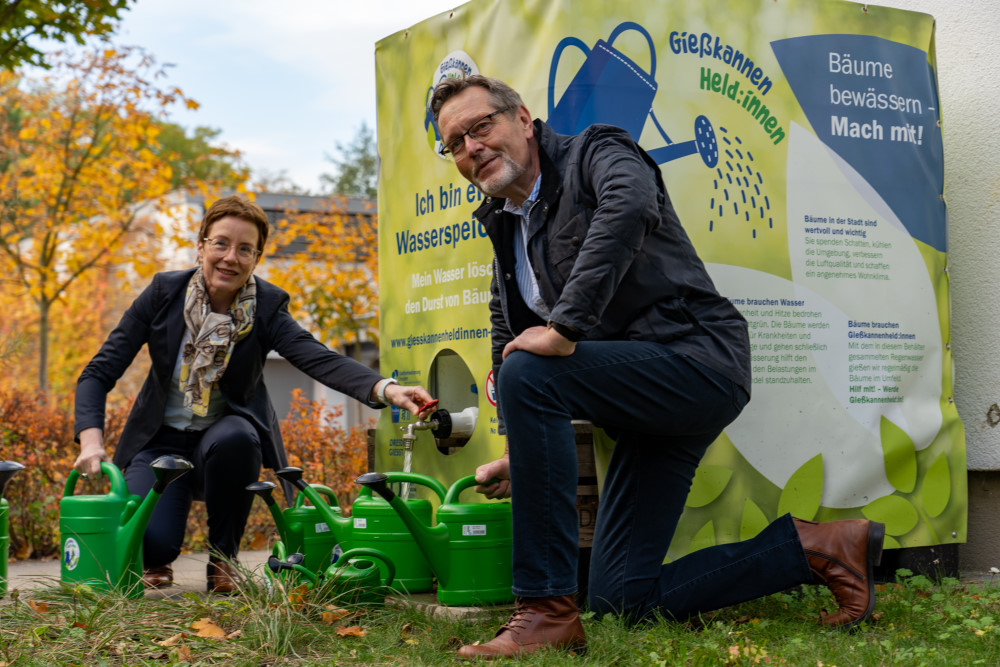 Dr Katrin Düring Leiterin Amt für Schulen und Dr Peter Skyba Gießkannenheldinnen Dresden   Foto: PR/Torsten Fiedler 