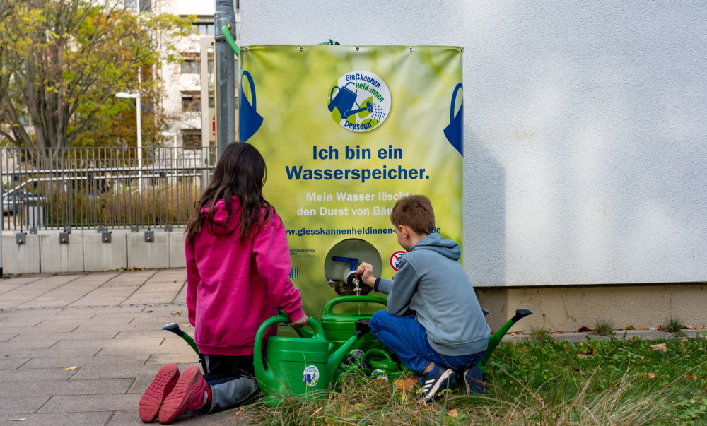 Gießkannenheldinnen an der Erich Kästner Schule Dresden   Foto: PR/Torsten Fiedler 