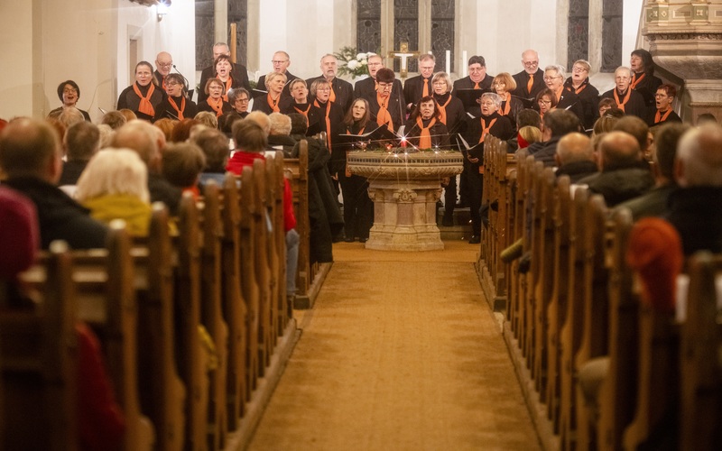 Weihnachtsmarkt Radebeul - Chorkonzert Lieder zur Weihnacht. Foto: Norbert Millauer