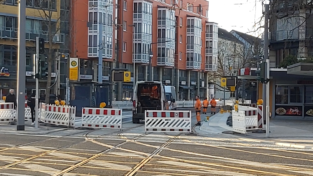 Ab Samstag fahren die Straßenbahnen wieder über den modernisierten Fetscherplatz. Foto: MeiDresden.de