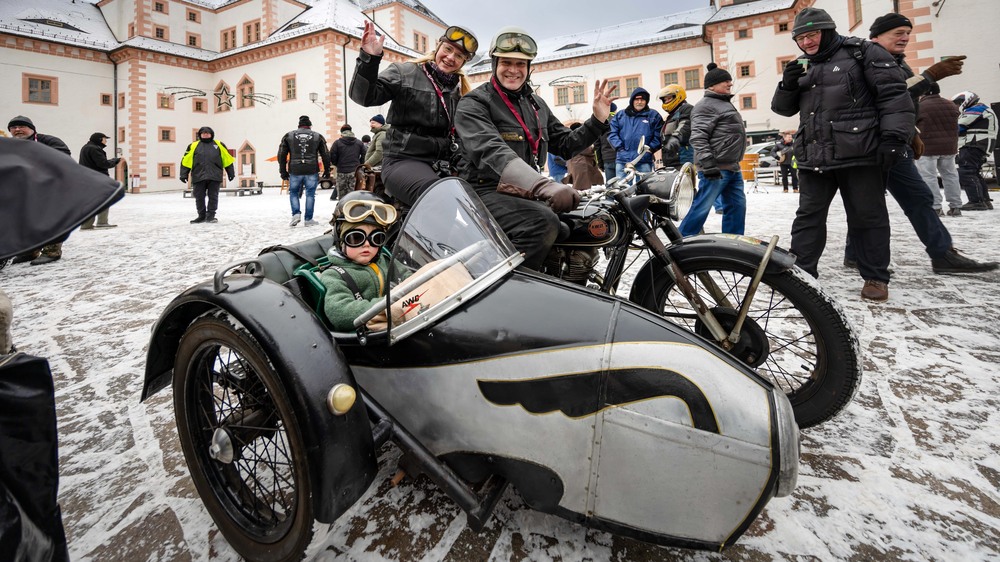 Zum Wintertreffen der Motorradfahrer auf Schloss Augustusburg kommen jährlich hunderte Fahrer aller Generationen zusammen. Foto: Uwe Meinhold