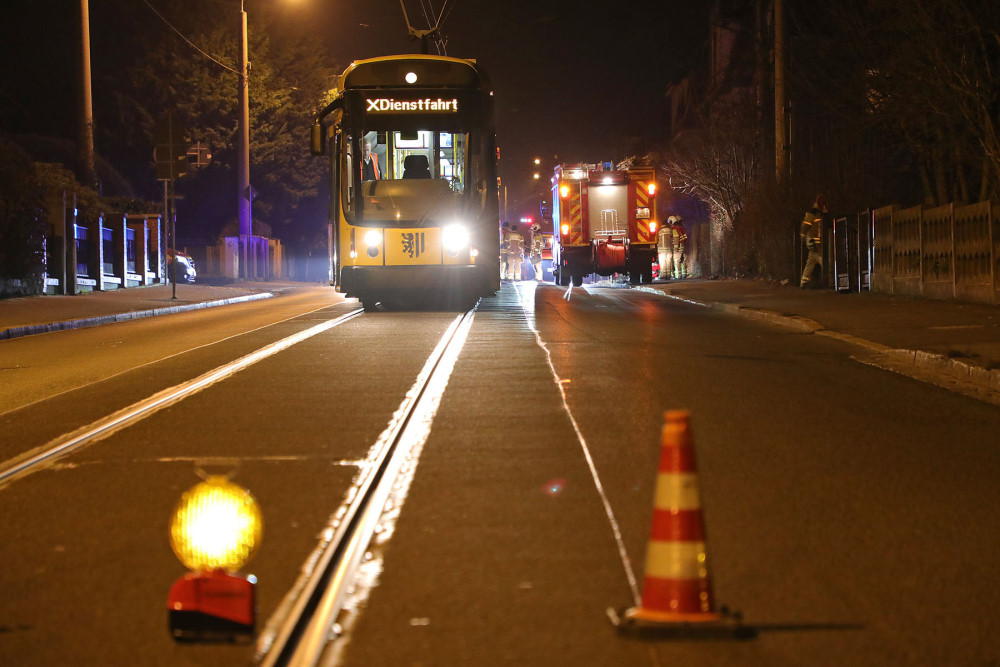 © Roland Halkasch Absperrung zu Verkehrsunfall mit Straßenbahn