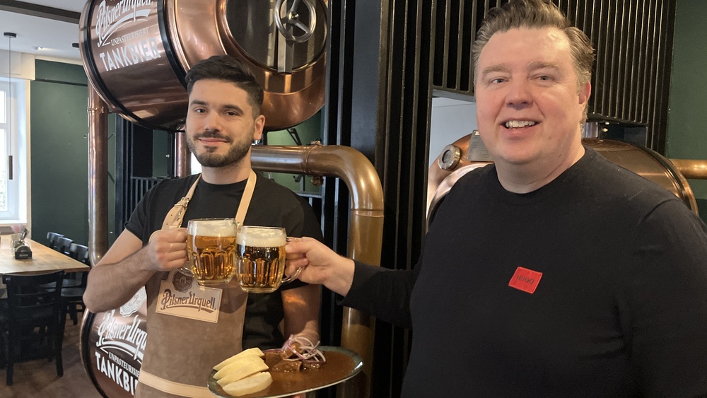 Betriebsleiter Benjamin Sadiki (28, li.) mit Geschäftsführer Josef Micek (47). Foto: meeco Communication Services