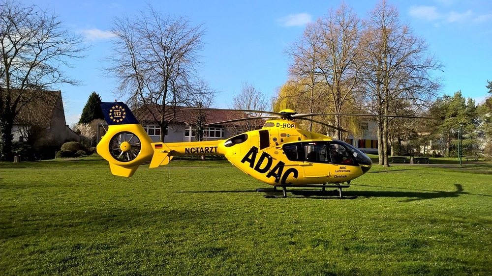 ADAC Rettungshubschrauber. Foto:Bernd Schafer (Pixabay)