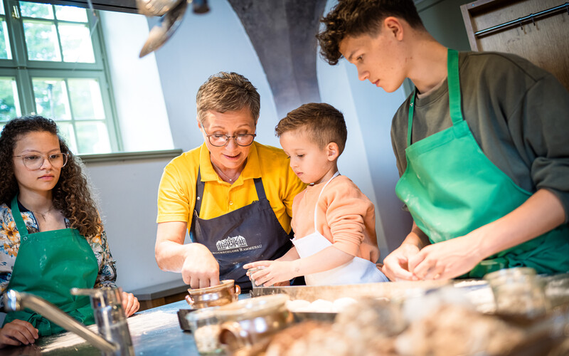 Barockschloß Rammenau - >Kochen in der Gesindeküche. Foto:  Andre Forner 