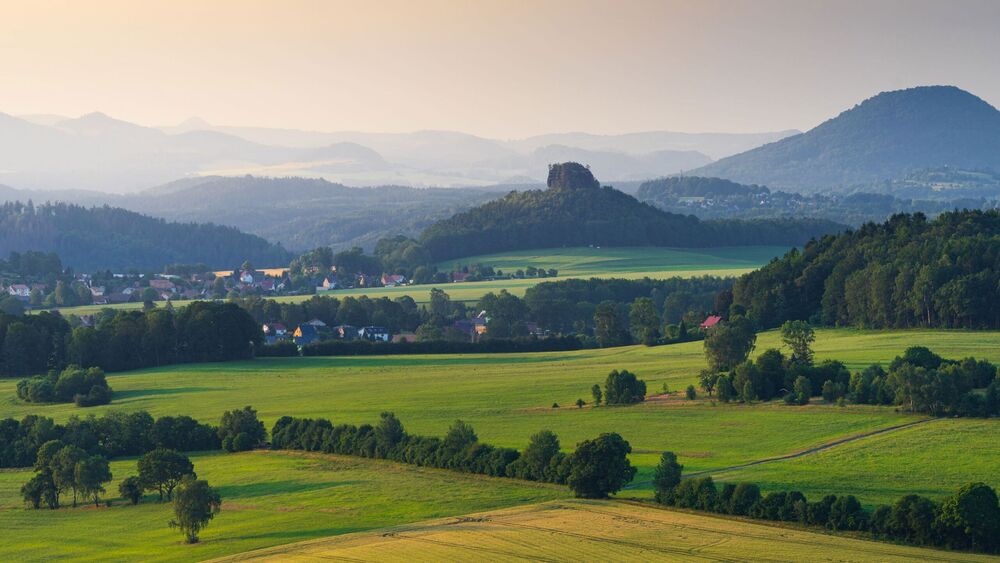 Ausblick vom Wolfsberg zum Zirkelstein, Foto: Philipp Zieger/Tourismusverband Sächsische Schweiz