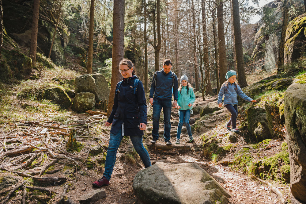Macht auch Wandermuffeln Beine: Im Steinzoo können Familien viel entdecken. Foto: DJD/Oberlausitz-Niederschlesien/Paul Glaser