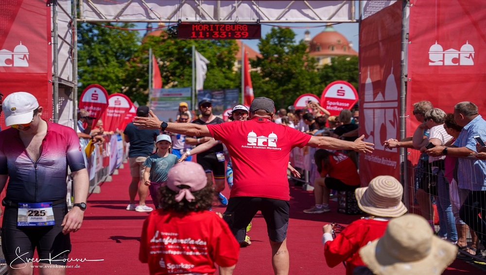 Zieleinlauf Schloss Triathlon Moritzburg 2024 .Quelle :Sven Körner