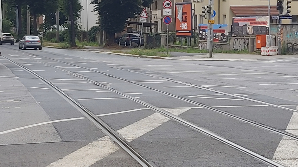 Wegen dringender Gleisreparaturen an der Kreuzung Stauffenbergallee /Königsbrücker Straße Vollsperrung und Umleitungen am Wochenende. Foto: MeiDresden.de