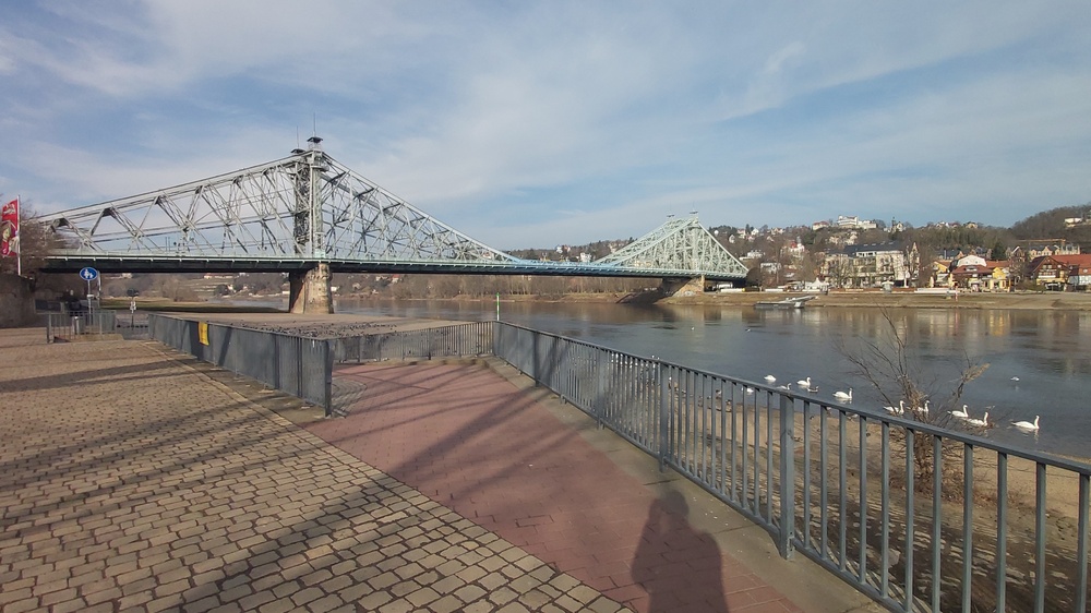 Die Sanierung des Blauen Wunders geht weiter. Die Loschwitzer Bauwerkshälfte wird nun für fast fünf Jahre in unterschiedlichen Abschnitten zur Baustelle. Foto: MeiDresden.de