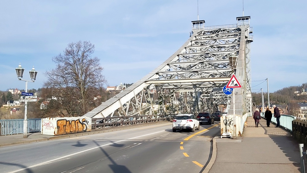 Die Sanierung des Blauen Wunders geht weiter. Die Loschwitzer Bauwerkshälfte wird nun für fast fünf Jahre in unterschiedlichen Abschnitten zur Baustelle. Foto: MeiDresden.de