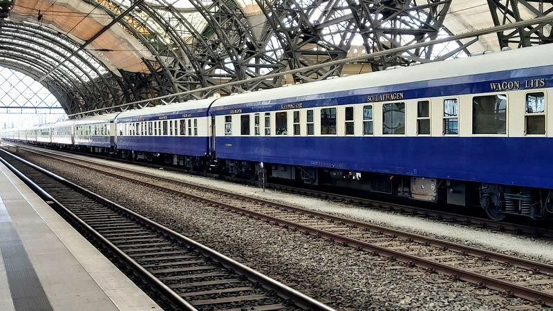 GOLDEN EAGLE DANUBE EXPRESS beim Aufenthalt im Dresdner Hauptbahnhof. Foto: MeiDresden.de