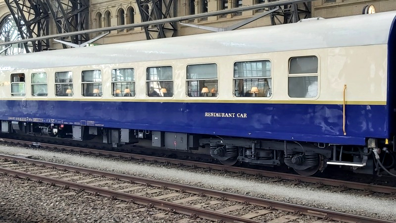 GOLDEN EAGLE DANUBE EXPRESS beim Aufenthalt im Dresdner Hauptbahnhof. Foto: MeiDresden.de