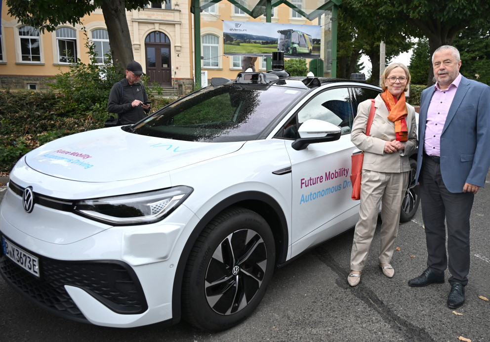 Sächsische Staatsministerin für Infrastruktur und Landesentwicklung, Regina Kraushaar, Landrat Michael Geisler  Foto: Landratsamt Pirna