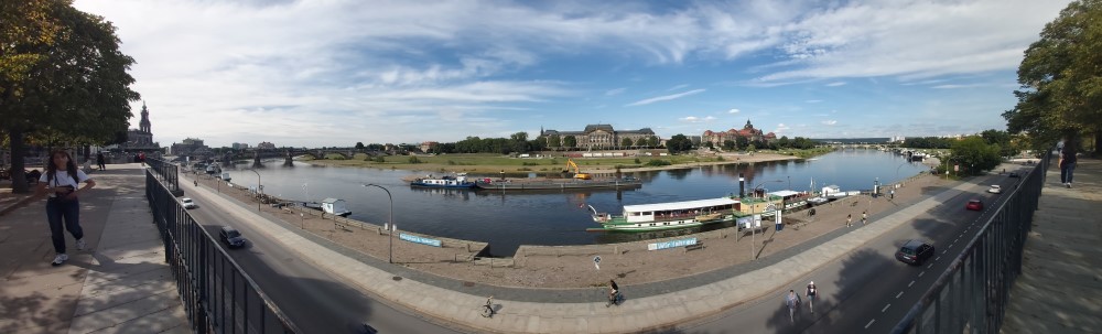 Panoramablick von der Augustusbrücke zur ehemaligen Carolabrücke. Foto:MeiDresden.de