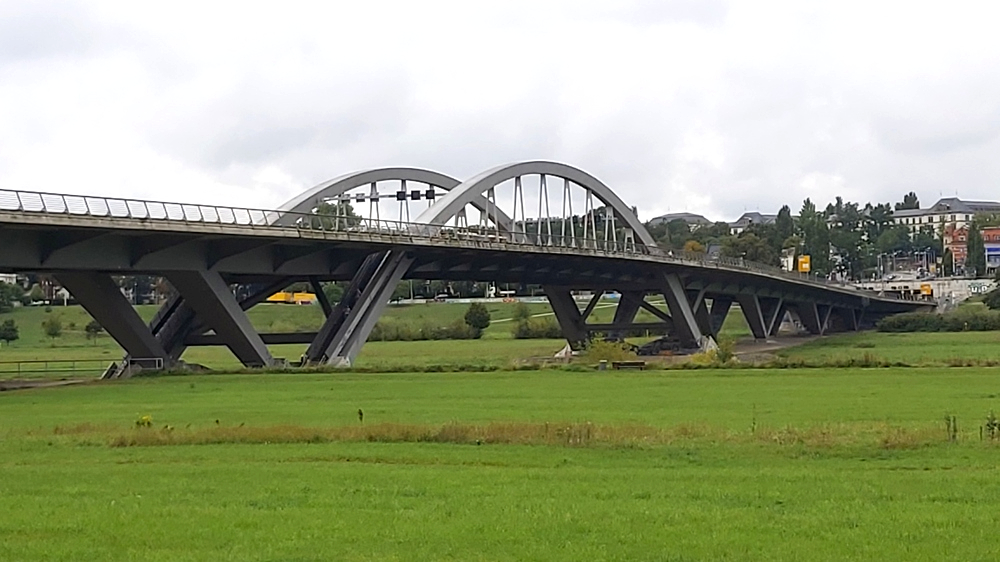 Die Dresdner Waldschlösschenbrücke weißt erste Schäden auf. Foto: MeiDresden.de