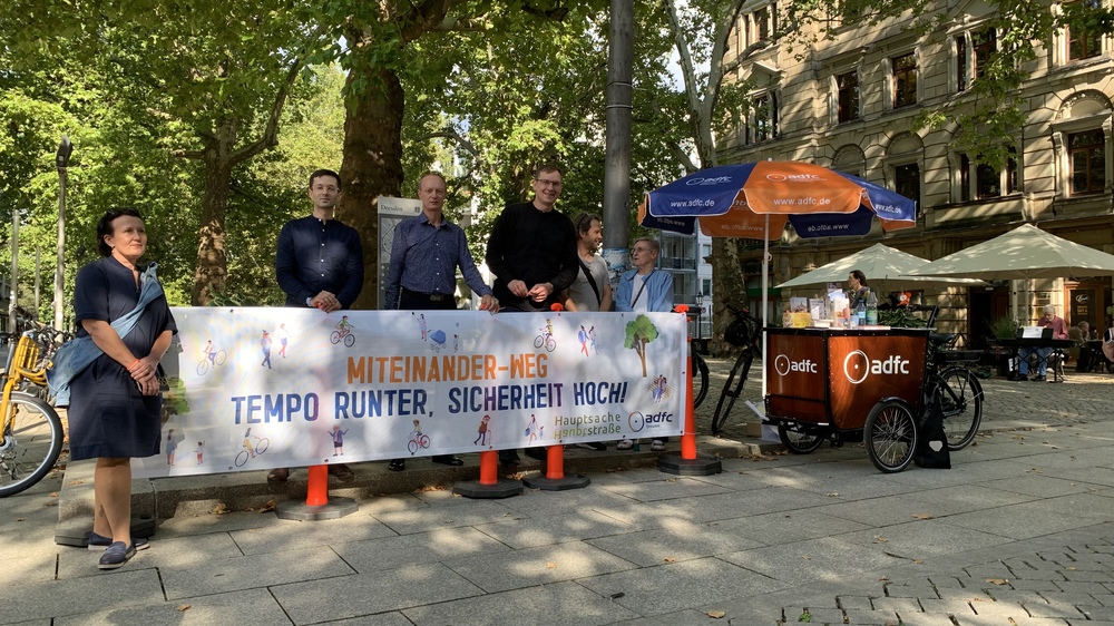 ADFC und Händlerverein „Hauptsache Hauptstraße“ werben für mehr Miteinander und für attraktive Alternativrouten. Foto © ADFC Dresden e.V.