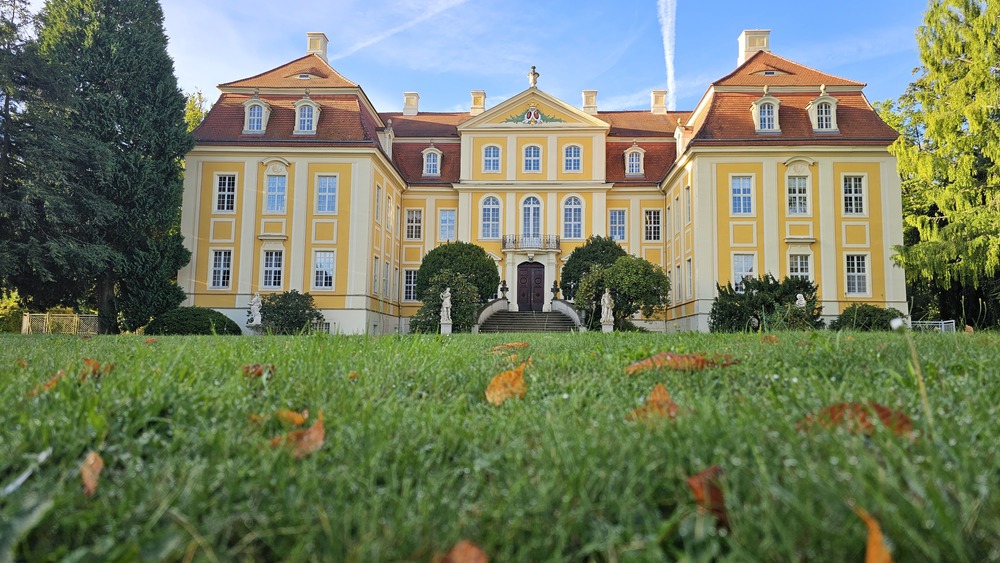 Barockschloss Rammenau mit Herbstlaub © Barockschloss Rammenau